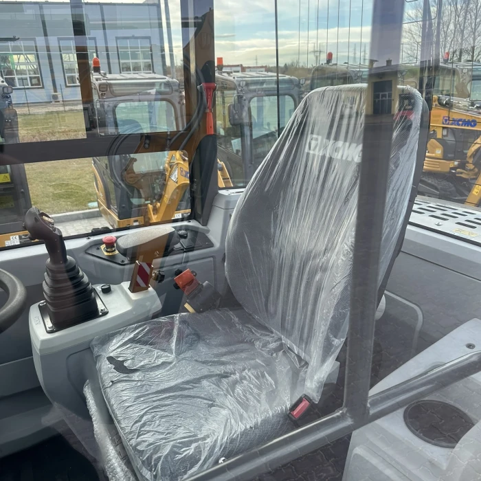 XCMG XC918HST készletes (9)